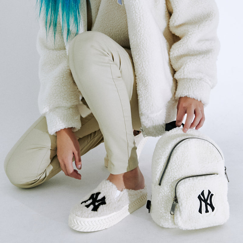 MLB Korea - Fleece Mini Backpack – Harumio