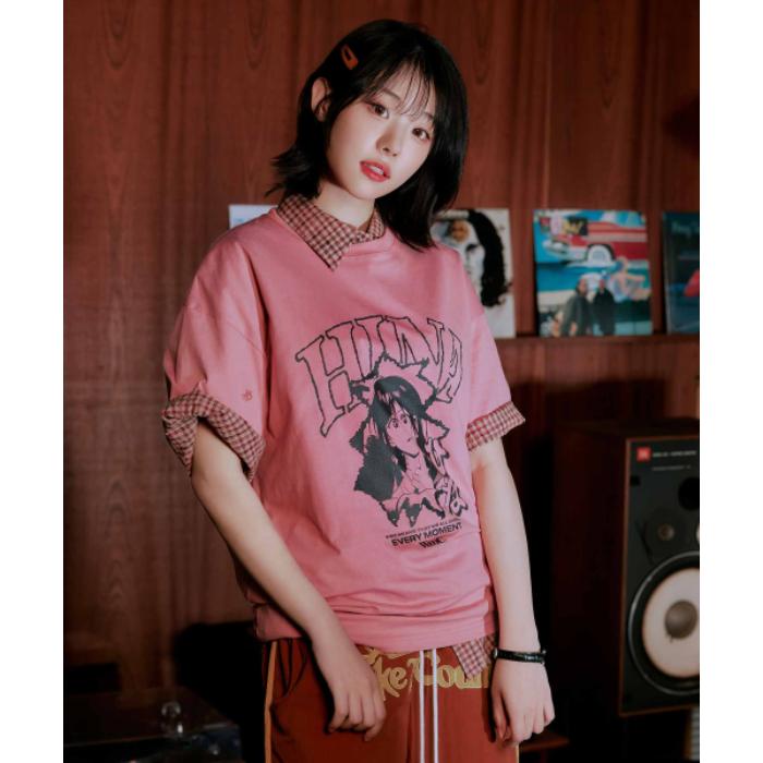 WMC x QWER Hina - Hina Arch Short Sleeve T-Shirt