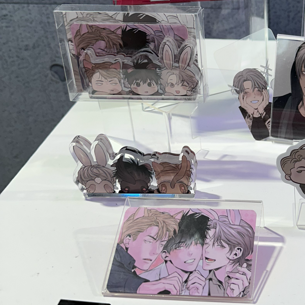 TEAM LEZHIN Pop-up Store - Legs that Won't Walk Acrylic Block