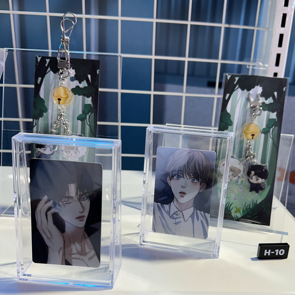 TEAM LEZHIN Pop-up Store - Cry Me A River Keyring