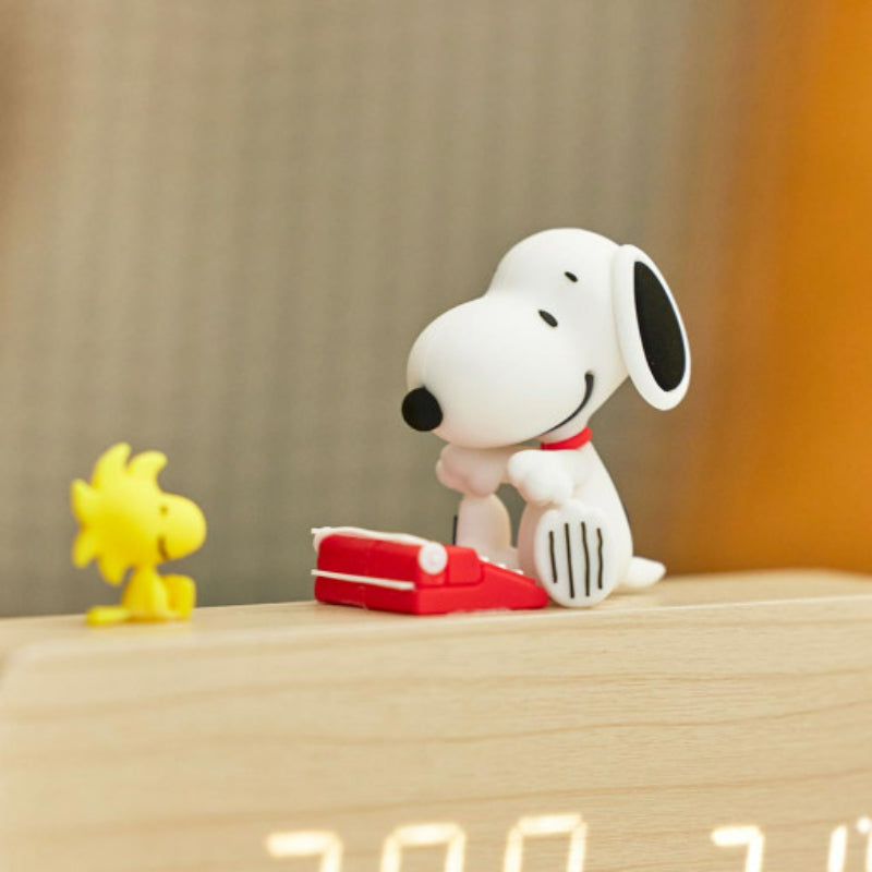 Bo Friends x Peanuts - Snoopy LED Wooden Desk Clock