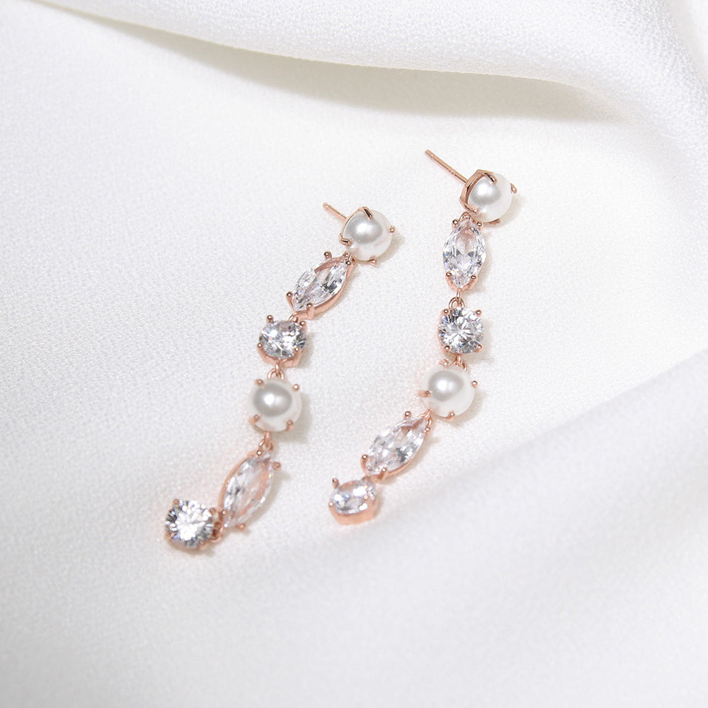 CLUE - Pearl Point Drop Silver Earrings