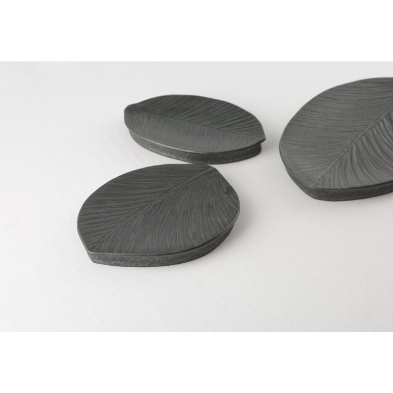 Chaora - Black Leaf Ellipse Plate