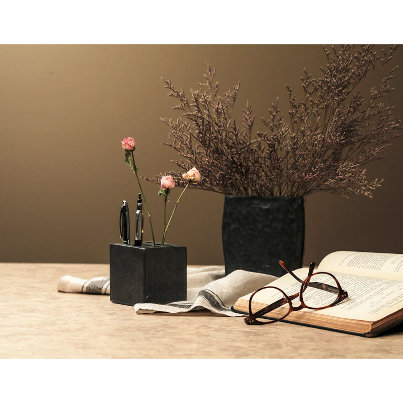 Chaora - Black Flower Arrangement & Pen Holder