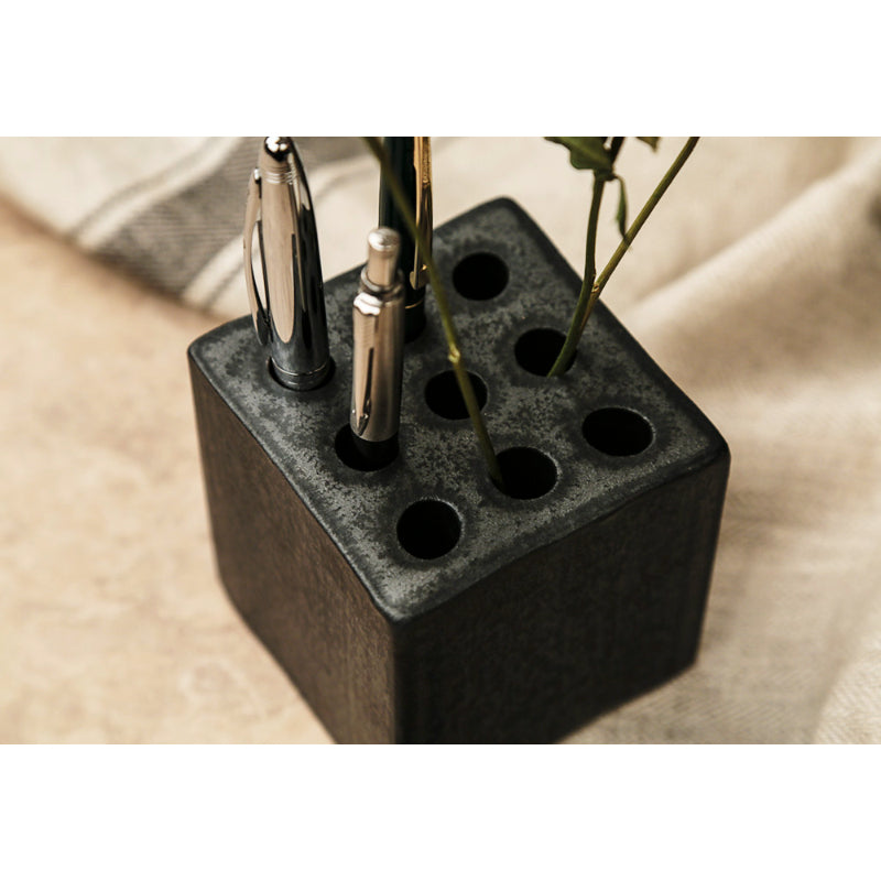 Chaora - Black Flower Arrangement & Pen Holder