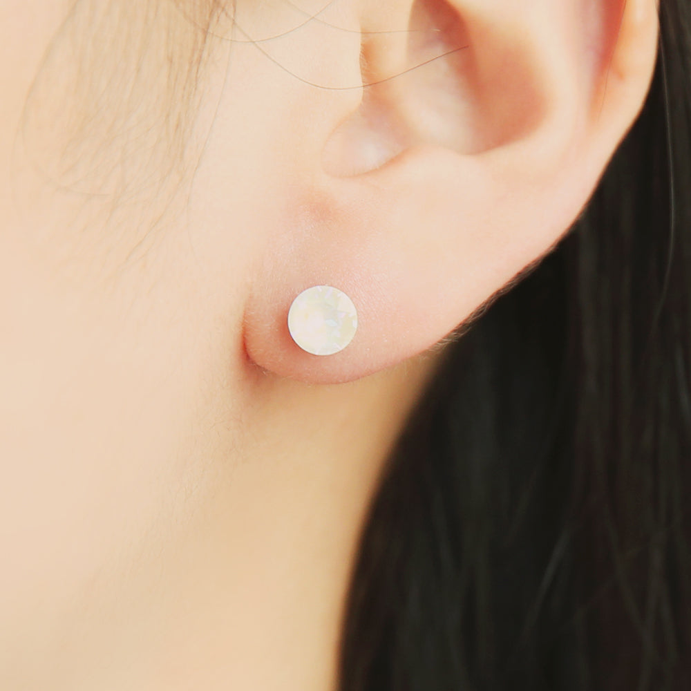 OST - Simple White Round Cubic Silver Ear Pierce