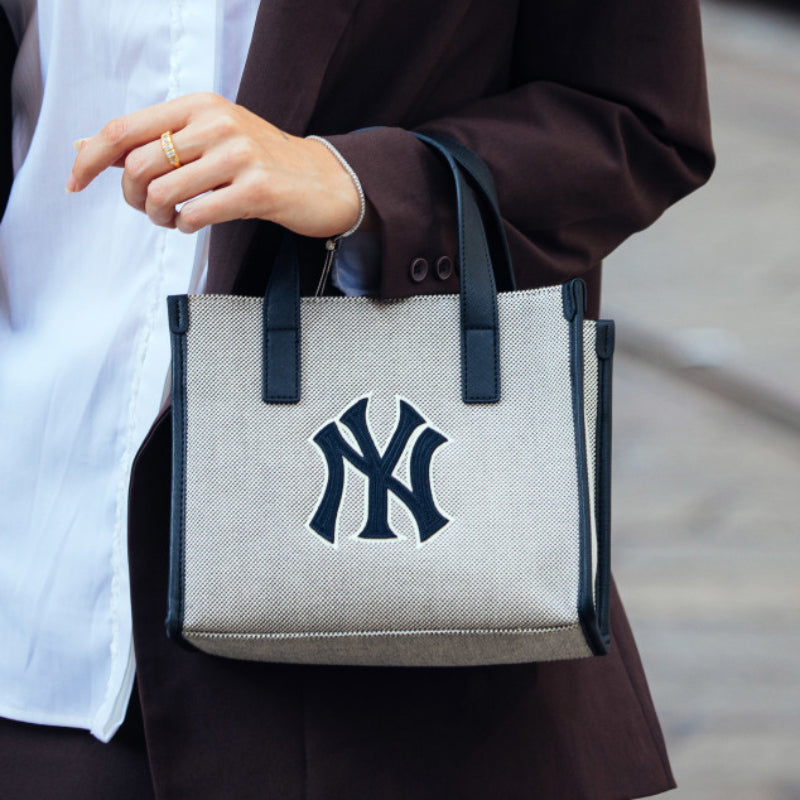 New York Yankees Tote Bag
